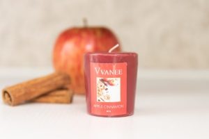 Vela Aromática Votiva Apple Cinnamon (Maçã com Canela)
